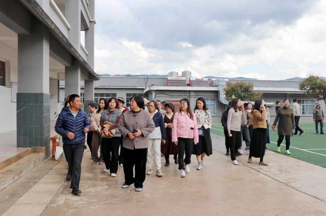 F:\2024.1.14-1.18-澜沧、孟连寒假社会调研\修图\2024.1.16-东主书院、院士小院、竹塘乡中心小学“邓颖超班\ebbadfe000d32559e1ef8f1dc57c527.jpg