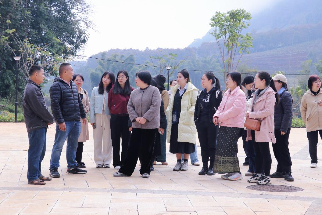 F:\2024.1.14-1.18-澜沧、孟连寒假社会调研\2024.1.14-1.18-澜沧、孟连寒假社会调研-修图\2024.1.18-牛油果基地、边境幸福村允软\IMG_8050(20240118-212825).JPG