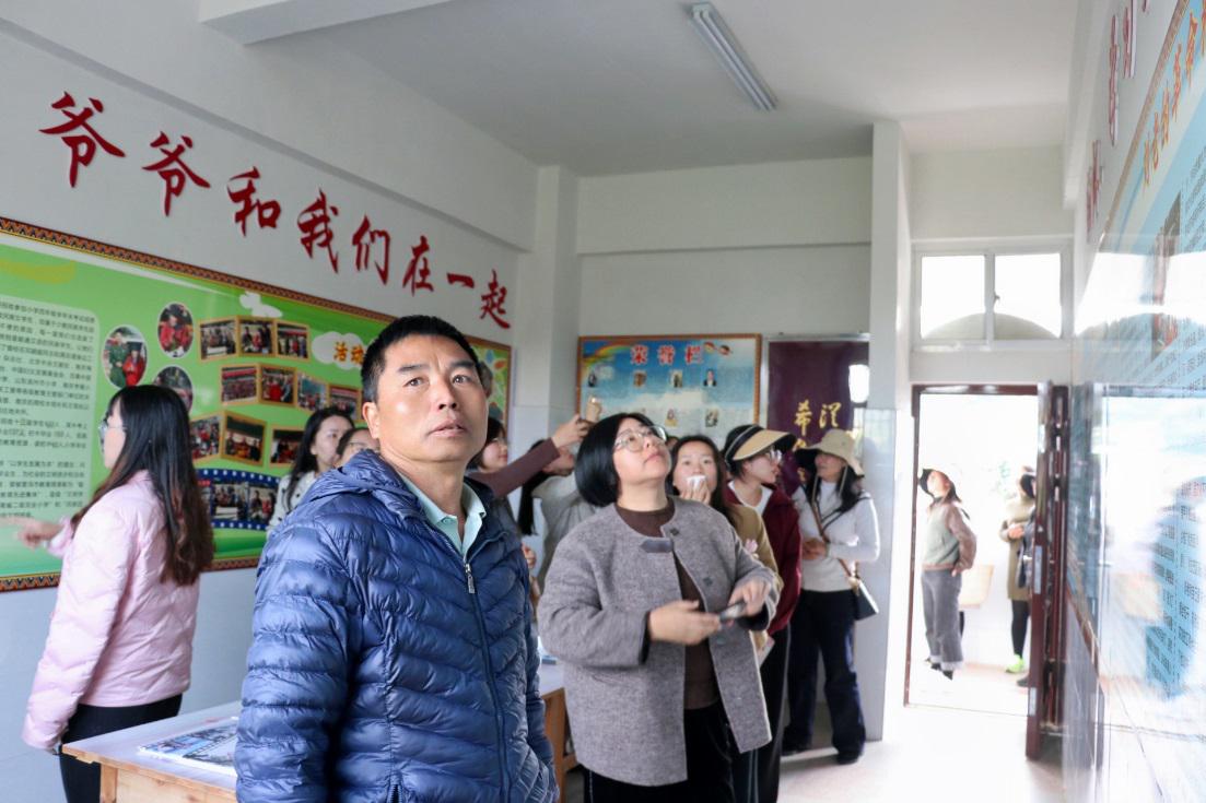 F:\2024.1.14-1.18-澜沧、孟连寒假社会调研\修图\2024.1.16-东主书院、院士小院、竹塘乡中心小学“邓颖超班\21a5a1e5e1eba03c55c177552819914.jpg