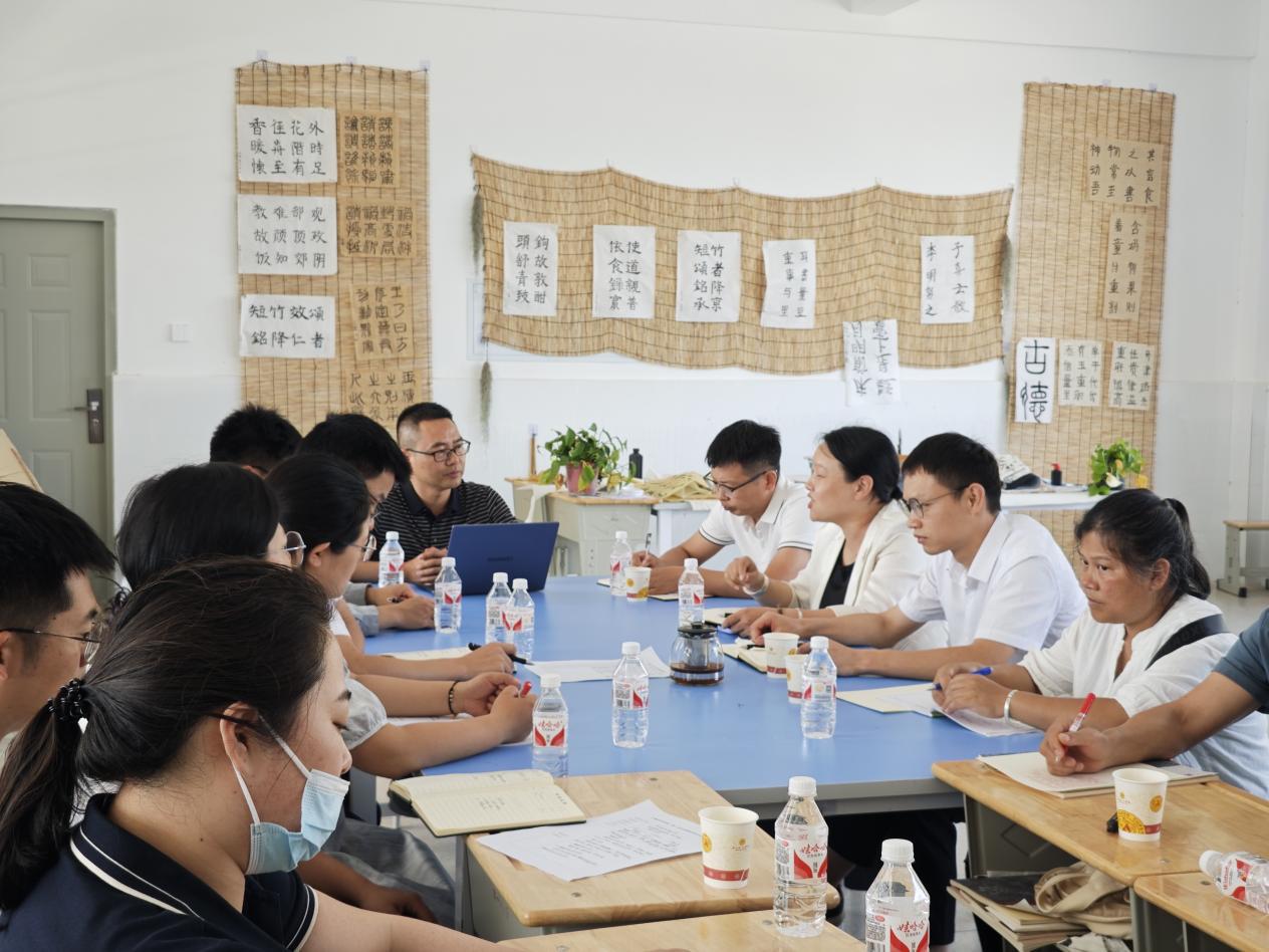 学科组研讨3