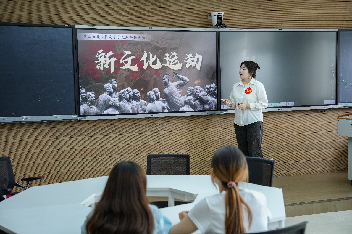 会议室里的人们

AI 生成的内容可能不正确。