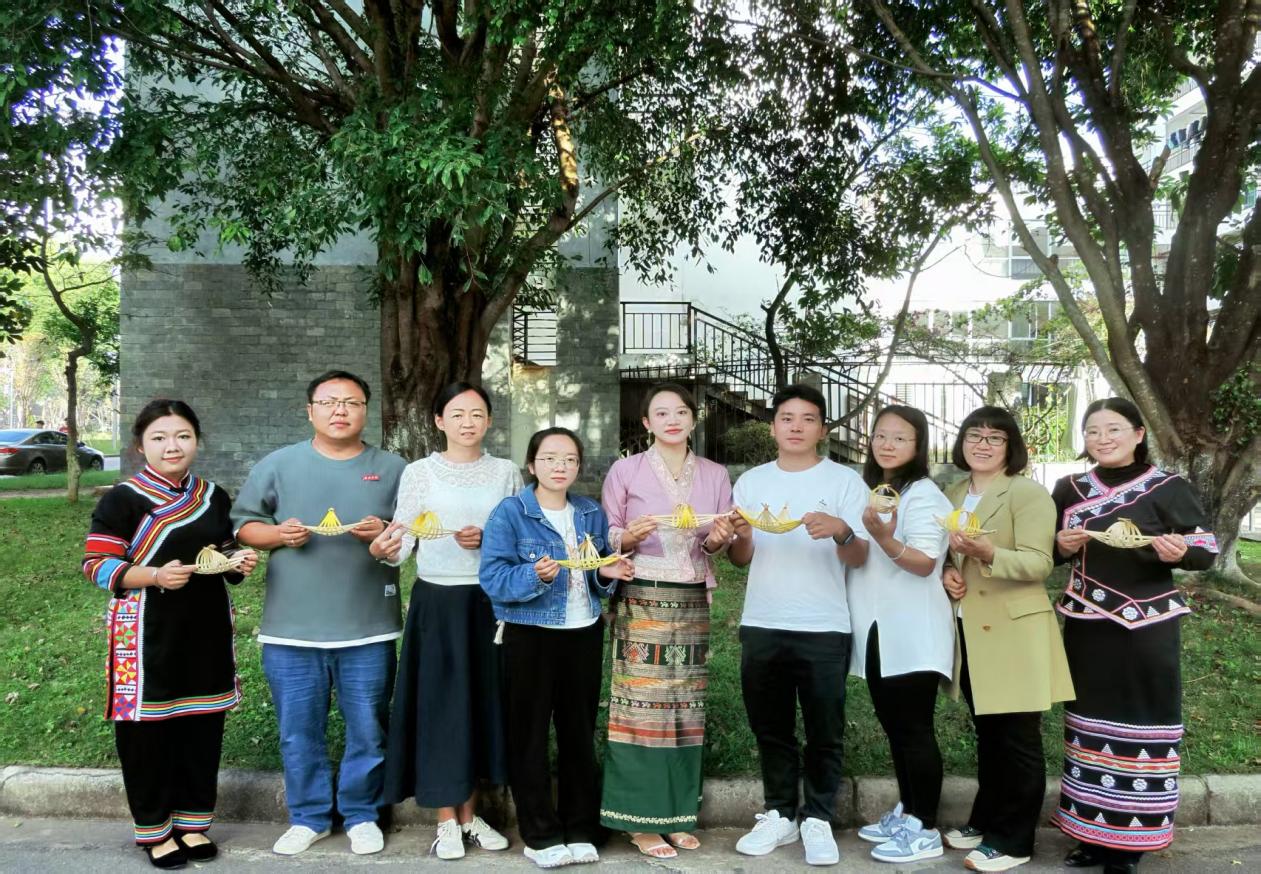 71abf5a6b261ad2d7a47e7b6c3f058d6