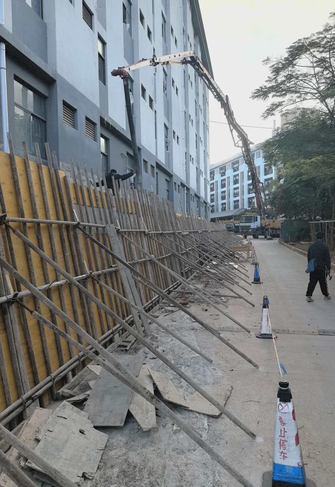 素园挡土墙浇筑